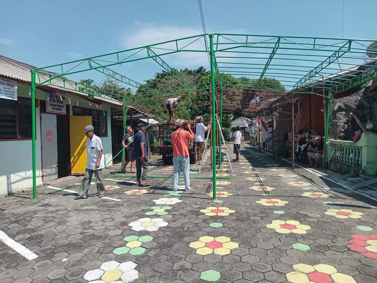 Semangat Gotong Royong Warga RT 05 RW 08